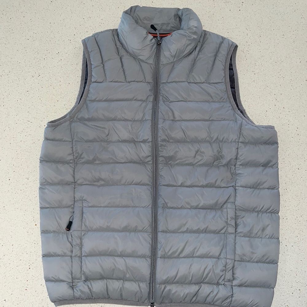 Hawke $ Co. Men’s Lightweight Puffer Vest, Size Small in Grey.